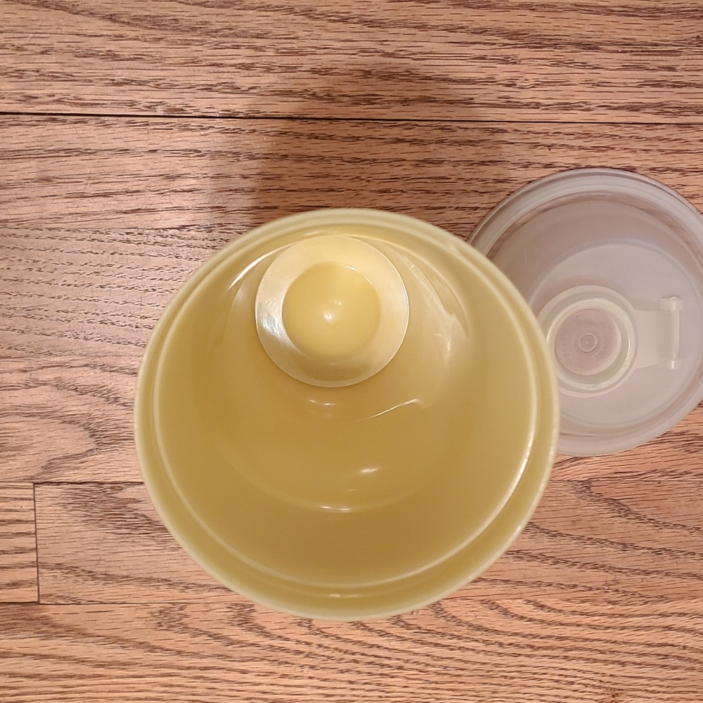 Tupperware Yellow Quick Shake Shaker - Picture 9 of 9